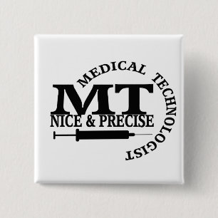 MT SLOGAN NICE EN PRECIEZE MEDISCHE LABORATORIUMTE VIERKANTE BUTTON 5,1 CM