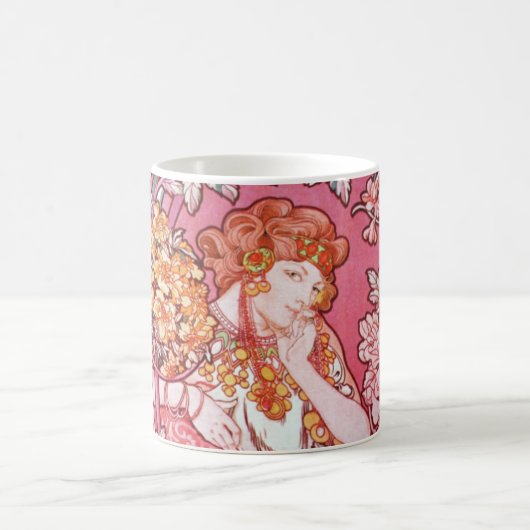 Mucha Woman onder de Flowers Art Nouveau Mok (Center)