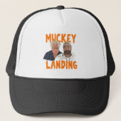 Muckey Landing Trucker Pet (Voorkant)