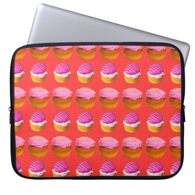 Muffins, cupcakes met witte en roze crème op één o laptop sleeve (Voorkant)