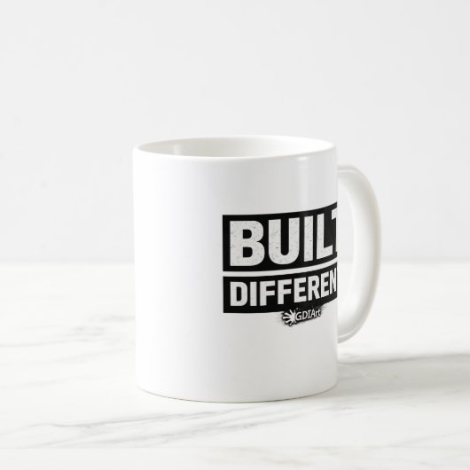 MUG - BUILT DIFFERENT KOFFIEMOK (Voorkant rechts)