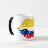 Mug Colombian Flag Kiss Print – Bold Patriotic Lip Magische Mok (Voorkant links)