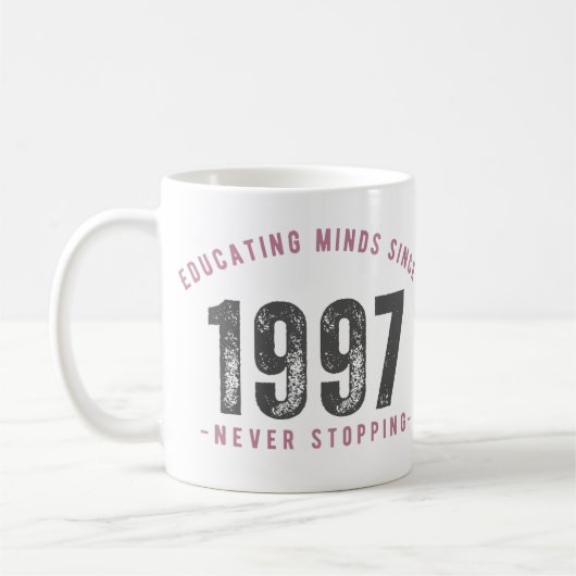 Mug - 'Educating Minds Since 1997 Never Stopping' Koffiemok (Links)