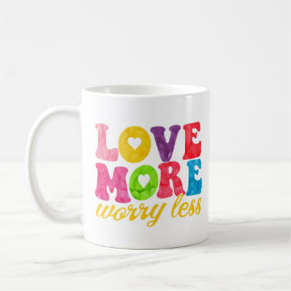 Mug 'Love More Worry Less' – Kleurrijke Retro Stij Koffiemok