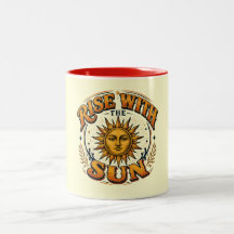 Mug met Retro Badge 'Rise With The Sun'