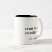 Mug - (Too Many) Stash Club Tweekleurige Koffiemok (Voorkant rechts)