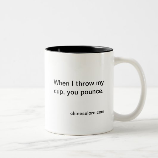 Mug: "When I Throw My Cup, You Pounce" Tweekleurige Koffiemok (Rechts)