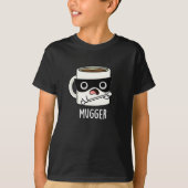 Mugger Grappige Mok Puns Donker BG T-shirt (Voorkant)