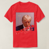 MUGSHOT met datum 8223 T-shirt (Design voorkant)