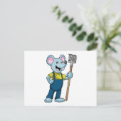 Muis als boer met rake briefkaart (Staand voorkant)