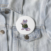 Muis als bruidegom met pak ronde button 7,6 cm (In situ)