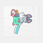 Muis als hairdresser met schaar en kam fleece deken (Voorkant (Horizontaal))