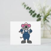 Muis als monteur met schroevendraaier & sleutel briefkaart (Staand voorkant)