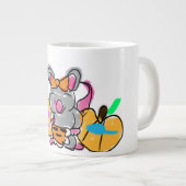 Muis baby onthult herfst grote koffiekop (Voorkant rechts)