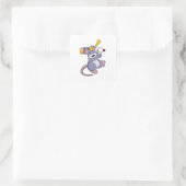Muis bij Cricket met cricket bat Vierkante Sticker (Tas)