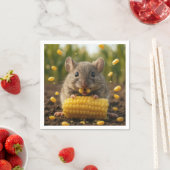 Muis die geniet van een kolf maïs servet (Insitu)