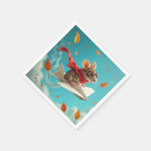 Muis die met een papieren vliegtuig vliegt servet (Hoek)