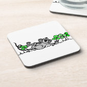 Muis die speelt in shamrocks bier onderzetter (Linkerzijde)