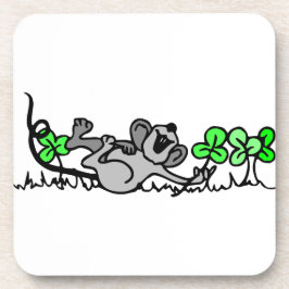 Muis die speelt in shamrocks bier onderzetter