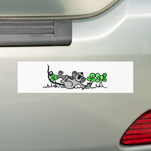 Muis die speelt in shamrocks bumpersticker (Op auto)