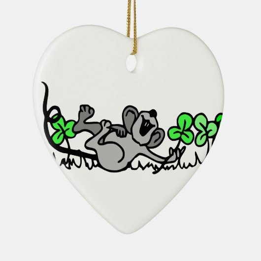 Muis die speelt in shamrocks keramisch ornament (Rechts)