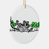 Muis die speelt in shamrocks keramisch ornament (Rechts)