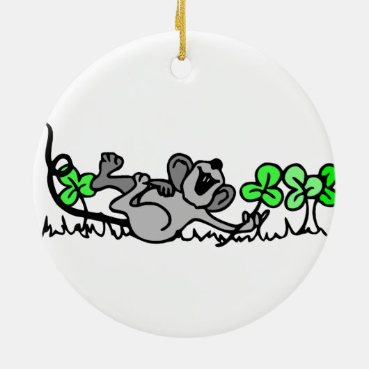 Muis die speelt in shamrocks keramisch ornament (Achterkant)