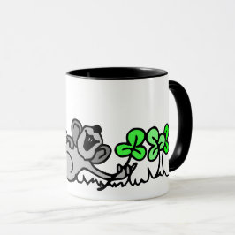 Muis die speelt in shamrocks mok