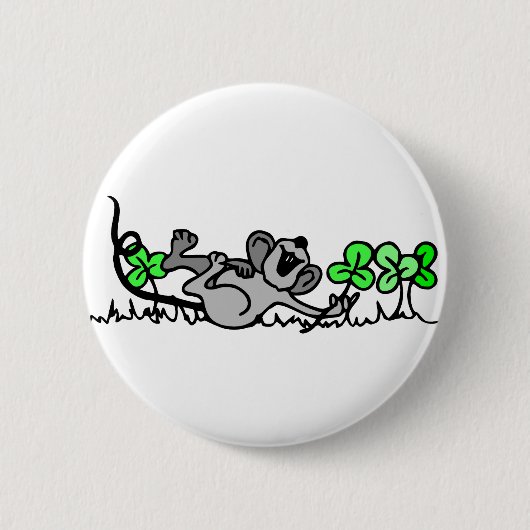 Muis die speelt in shamrocks ronde button 5,7 cm (Voorkant)