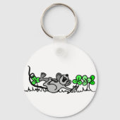 Muis die speelt in shamrocks sleutelhanger (Voorkant)