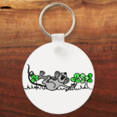 Muis die speelt in shamrocks sleutelhanger (Achterkant)