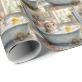 Muis in bubbelbad met gele eend cadeaupapier (Rol Hoek)