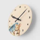 Muis met blauwe paraplu sinaasappel roze bloempapi ronde klok (Hoek)