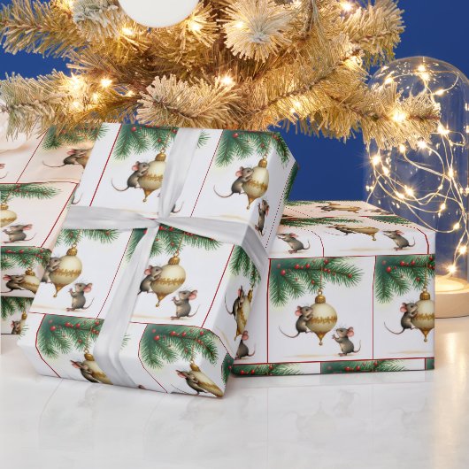 Muis met gouden kerstornament cadeaupapier (Feestdagen)