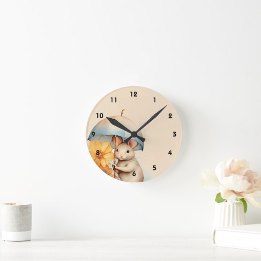 Muis met paraplu en oranje bloemetjes op bruin ronde klok (Huis)