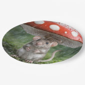 Muis onder een paddenstoel papieren bordje (Gekanteld)
