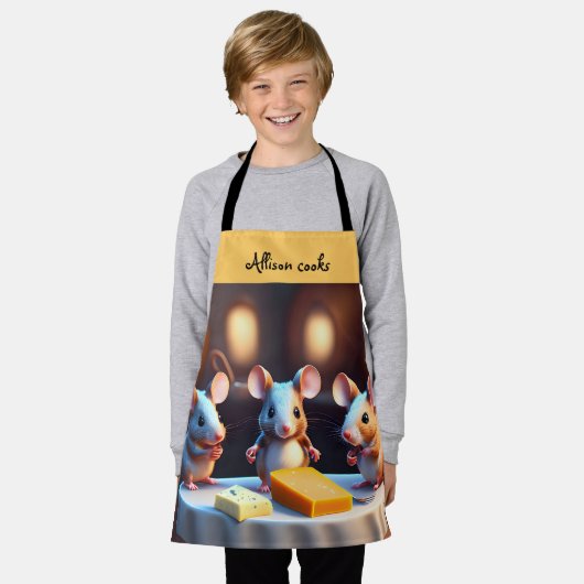 Muisfamilie aan de eettafel schort (Gedragen)