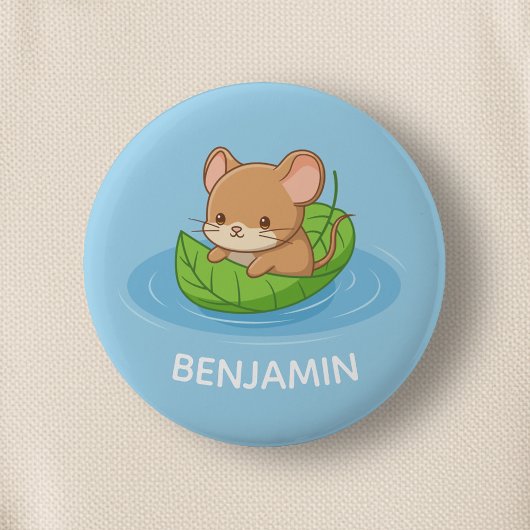 Muisje in een bladbootje blauw aangepaste naam ronde button 5,7 cm