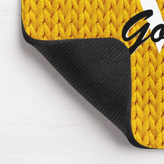 Muismat gouden gebreide textielstof met monogram (Hoek)