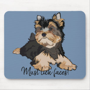 Muismat Moet Gezichten Likken/Terriër Puppy
