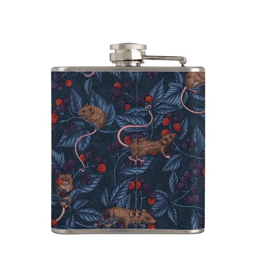 Muizen en bramen op de marine heupfles (Achterkant)