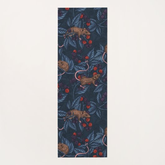 Muizen en bramen op de marine yogamat (Achterkant)