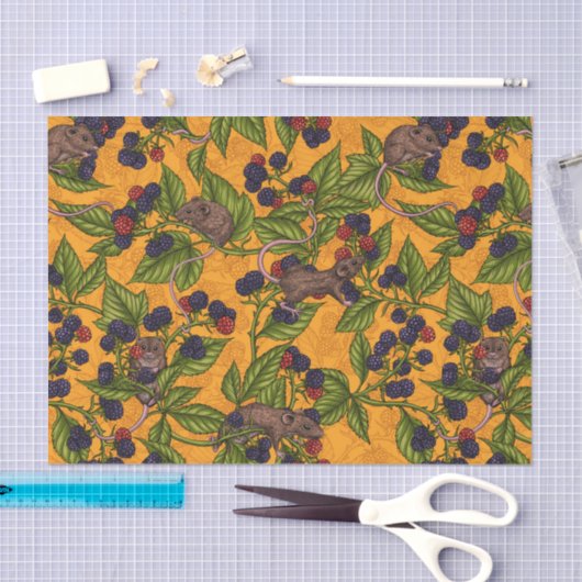 Muizen en bramen op geel tissuepapier (Craft)