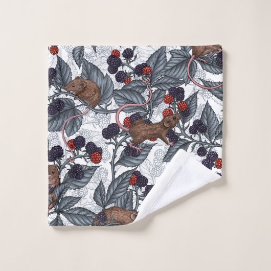 Muizen en bramen op wit bad handdoek (Wasdoekje)