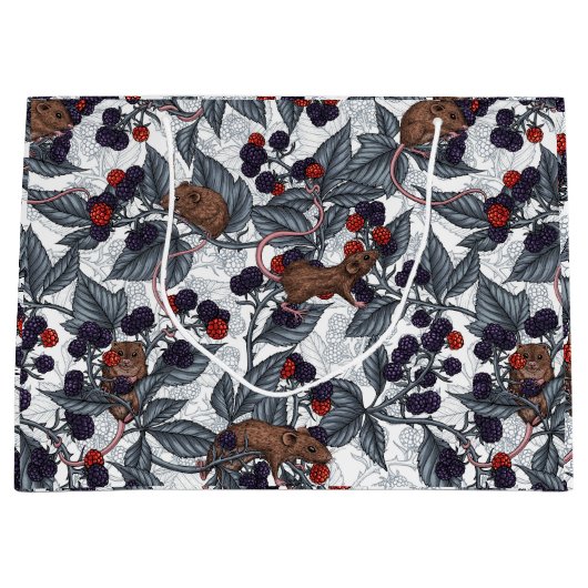 Muizen en bramen op wit groot cadeauzakje (Voorkant)