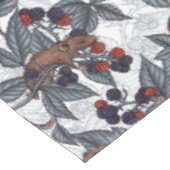 Muizen en bramen op wit tafelkleed (Gekanteld)
