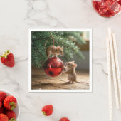 Muizen op een rood kerstornament servet (Insitu)