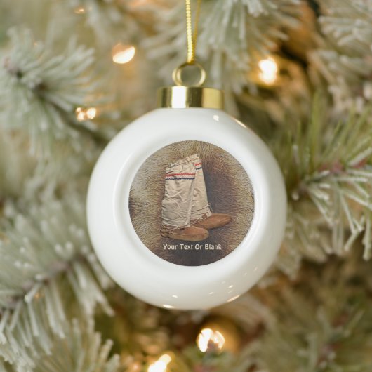 Mukluks on Cariou Fur Keramische Bal Ornament (Boom)