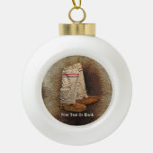 Mukluks on Cariou Fur Keramische Bal Ornament (Voorkant)