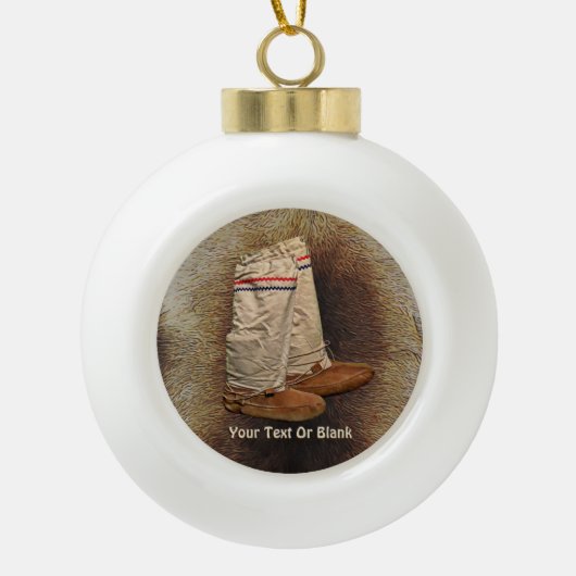 Mukluks on Cariou Fur Keramische Bal Ornament (Voorkant)